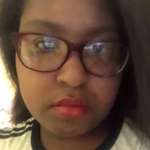 Meet your Posher, Kira